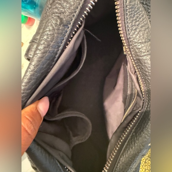 Alexandra want Rocco bag in gold hardware - Picture 6 of 9